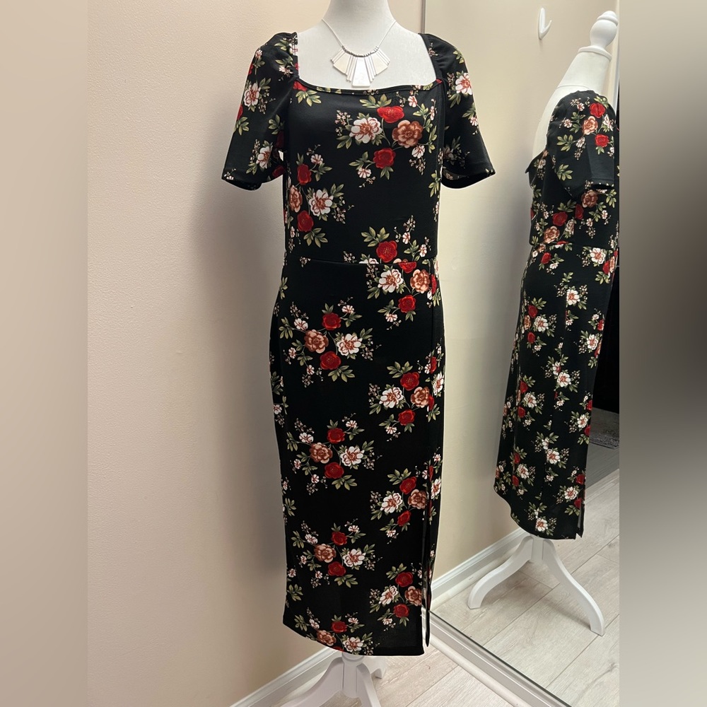 EUC SHEIN Midi Dress- Black w/ Red floral,  stretch,square neck,front slit Large